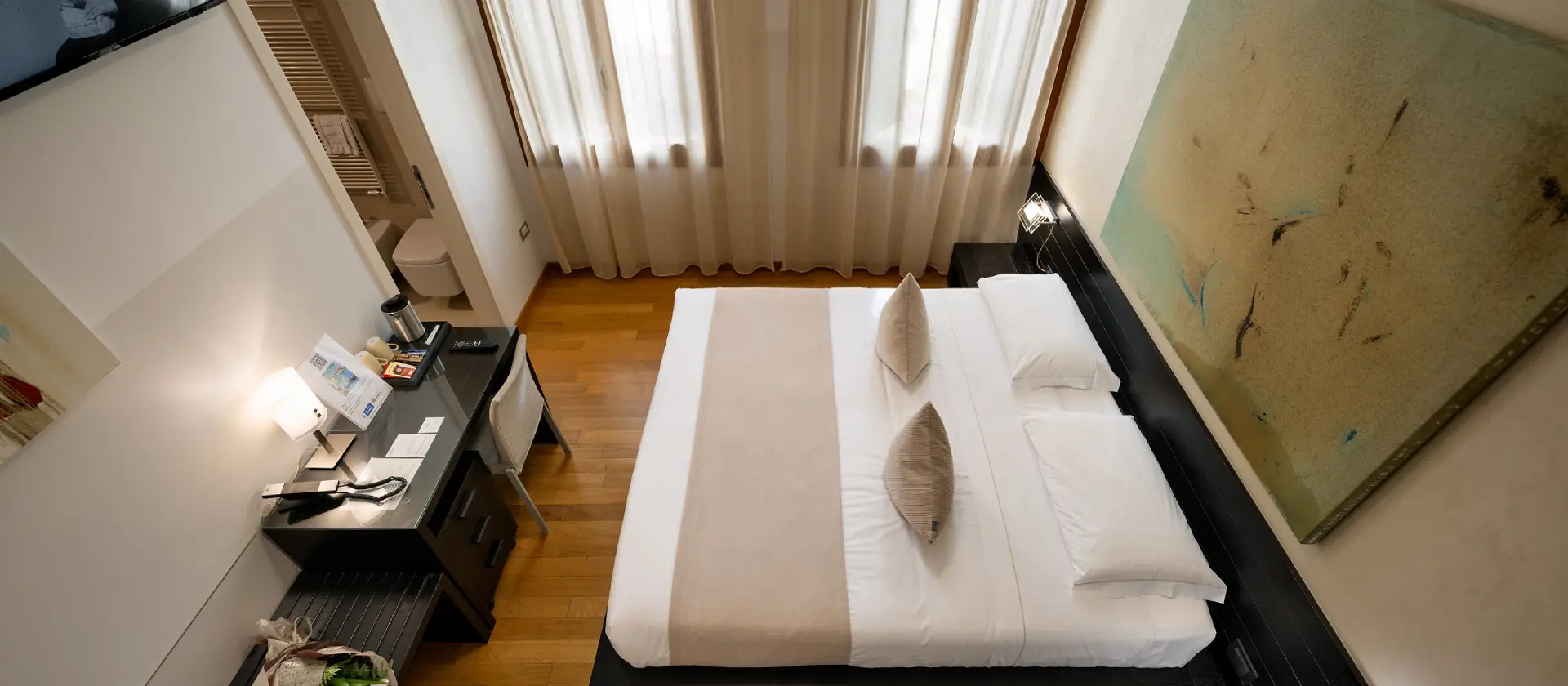 Qual è l’hotel ideale a Venezia con un design essenziale ed elegante?
